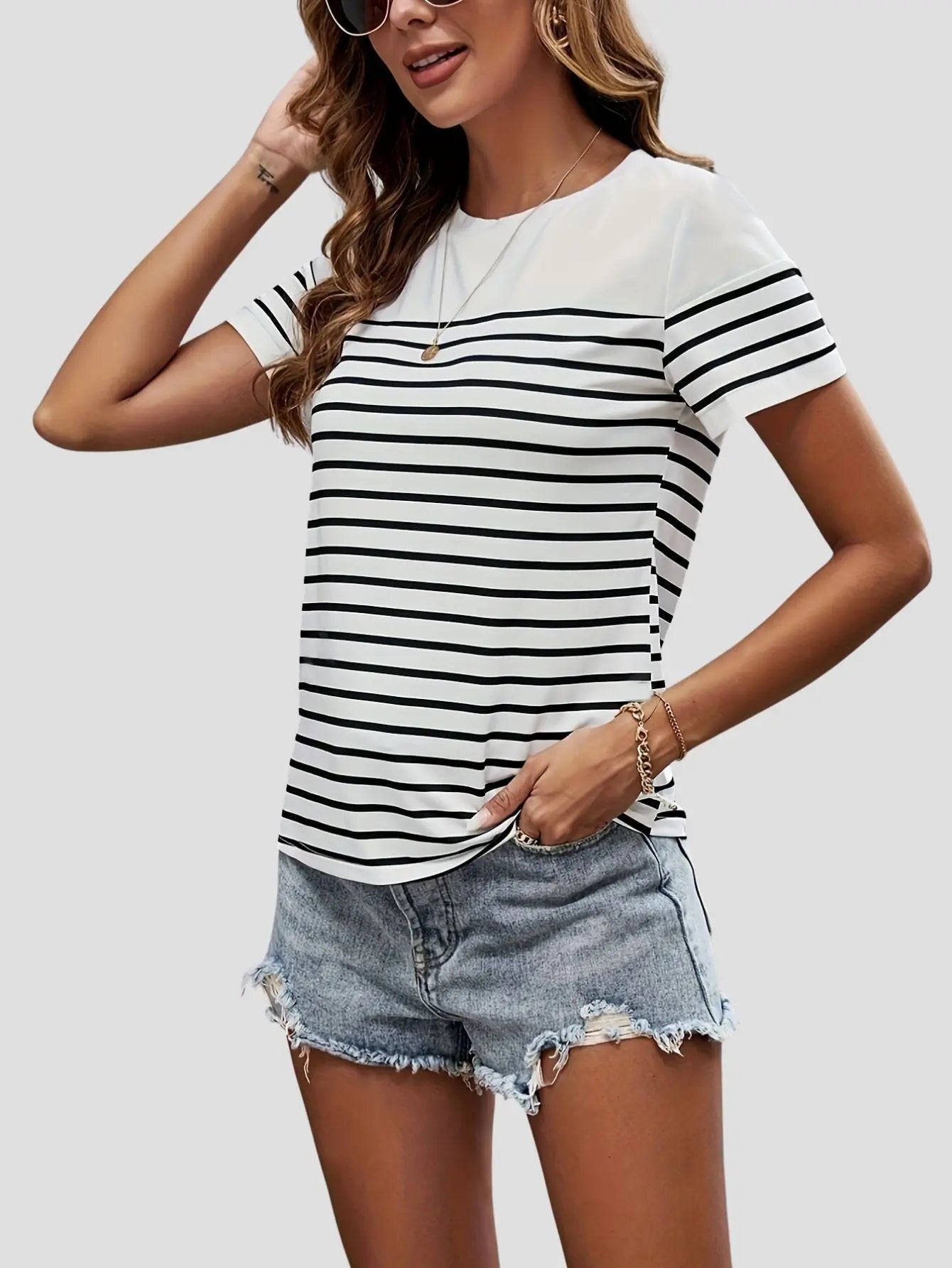 T-SHIRT & BLOUSES